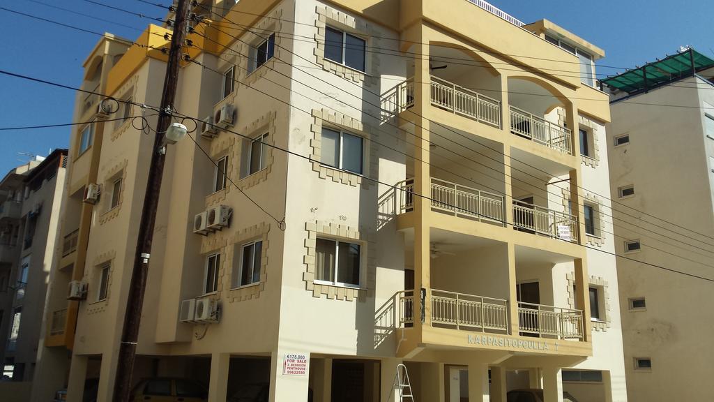 Panikos Beach Apartment I Larnaca Luaran gambar