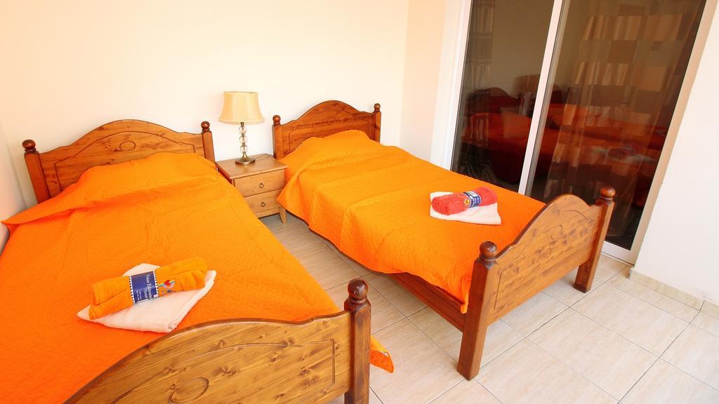 Panikos Beach Apartment I Larnaca Luaran gambar