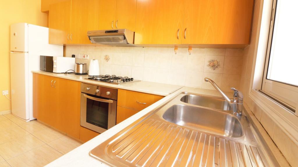 Panikos Beach Apartment I Larnaca Luaran gambar