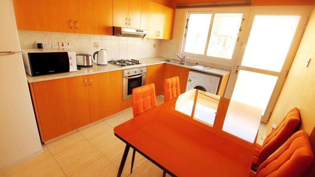 Panikos Beach Apartment I Larnaca Luaran gambar