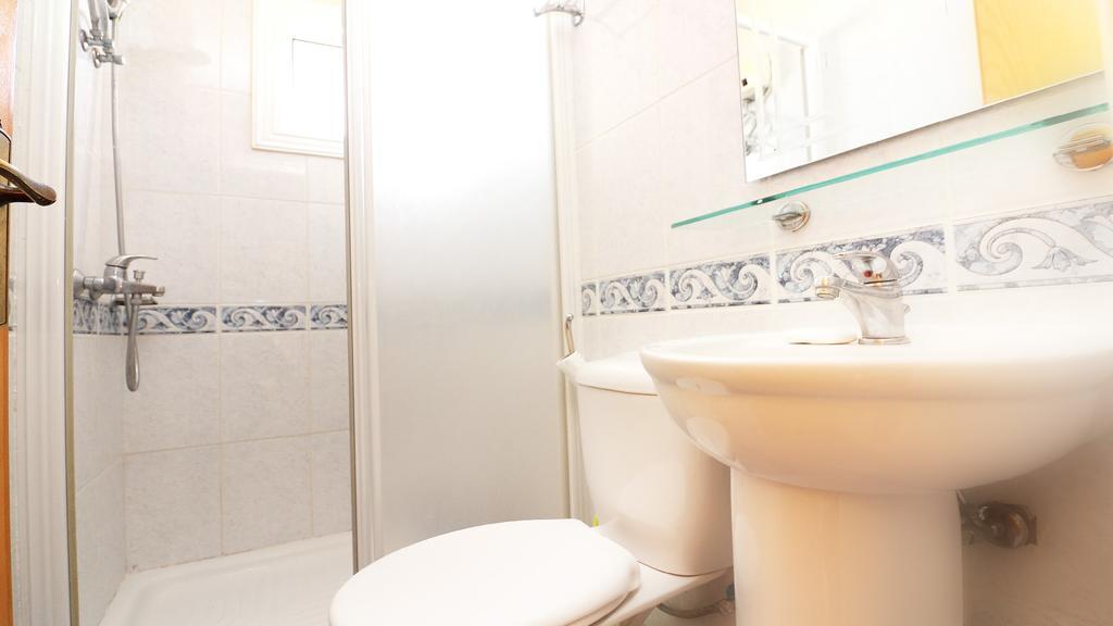 Panikos Beach Apartment I Larnaca Luaran gambar