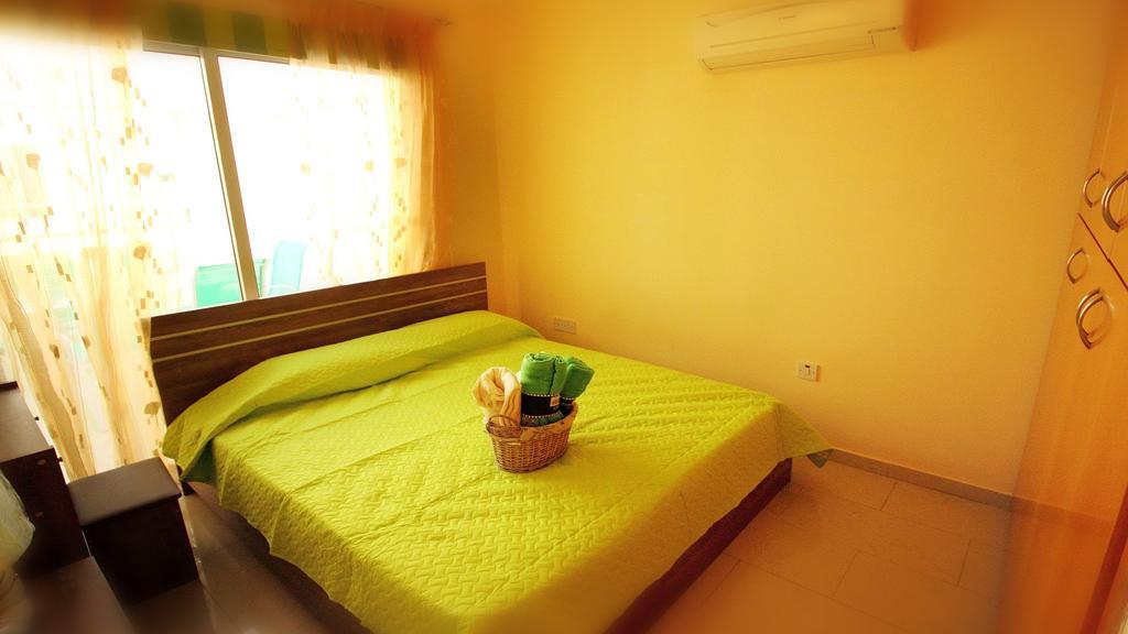 Panikos Beach Apartment I Larnaca Luaran gambar