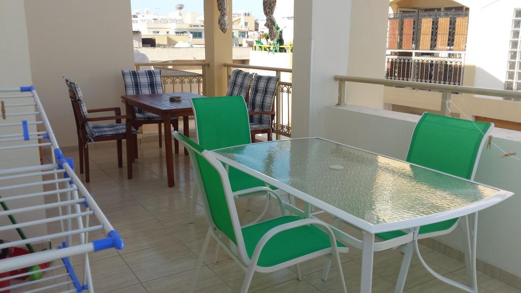 Panikos Beach Apartment I Larnaca Luaran gambar