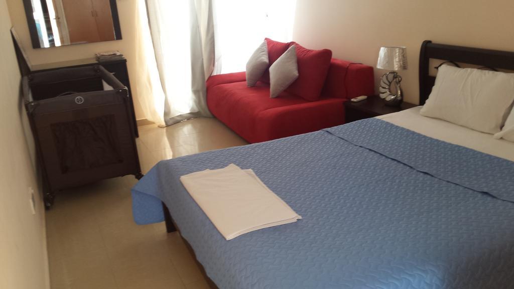 Panikos Beach Apartment I Larnaca Luaran gambar