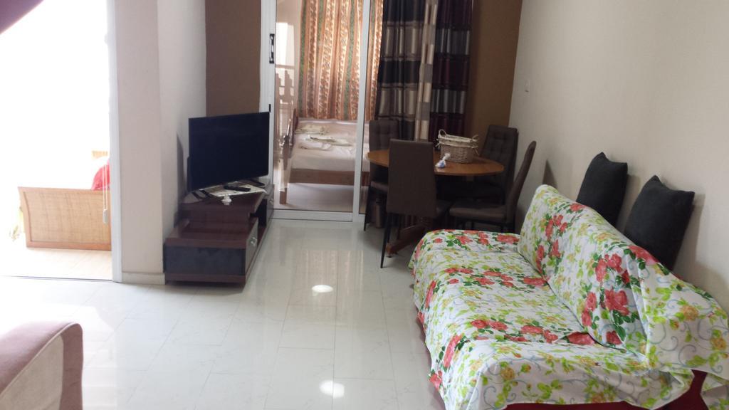 Panikos Beach Apartment I Larnaca Luaran gambar